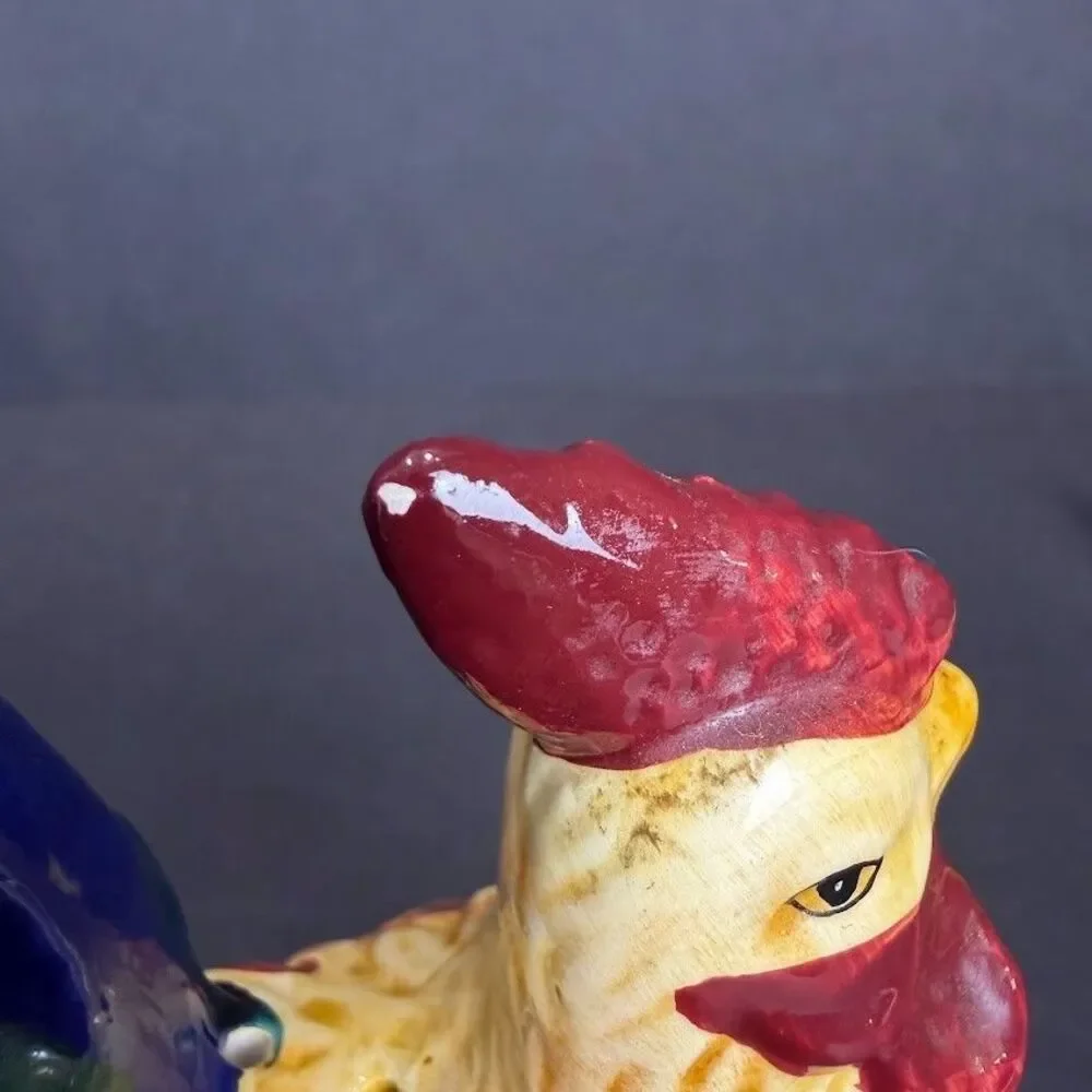 Unbranded rooster hen
